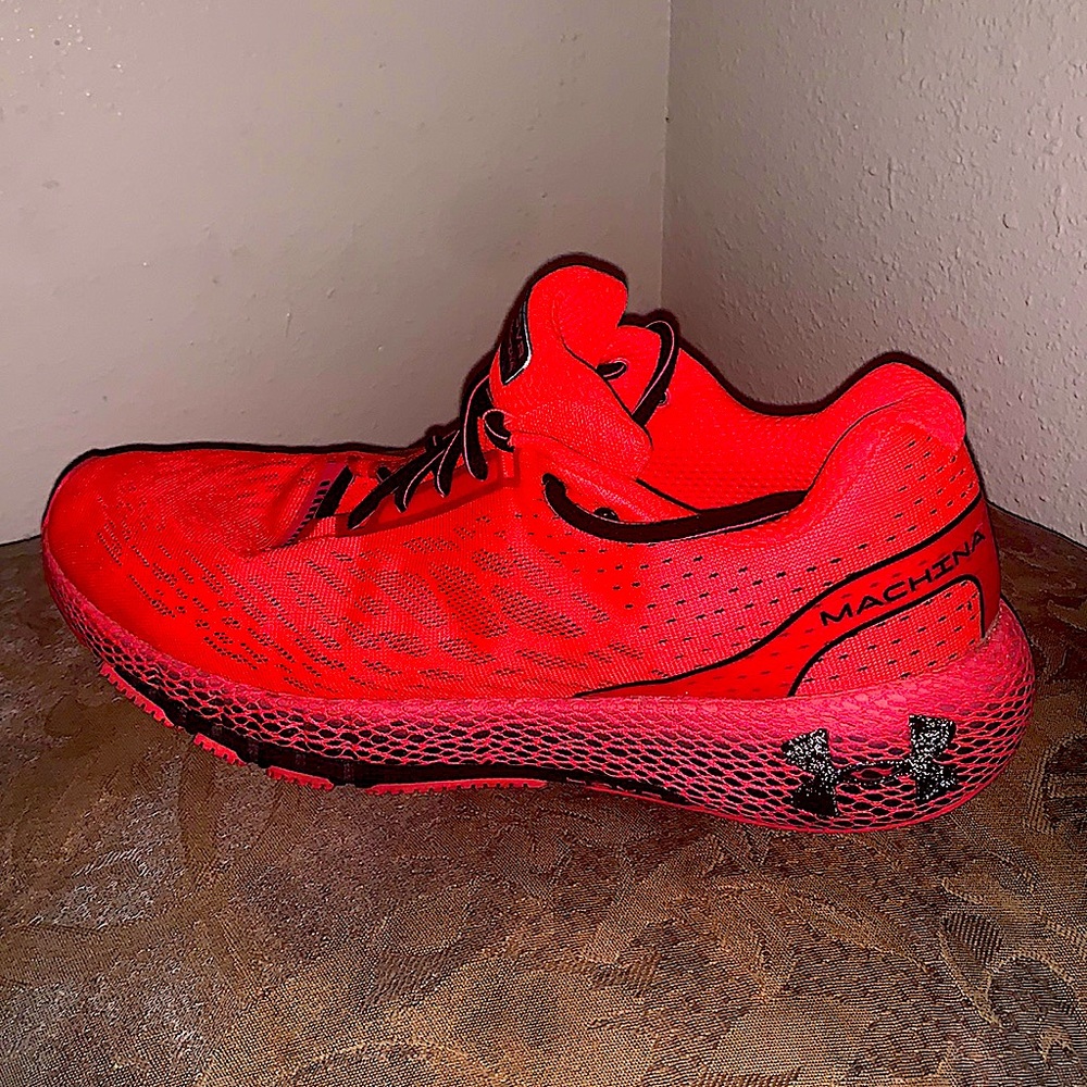 Under Armour HOVR Machina. Size 13. Dark orange.
